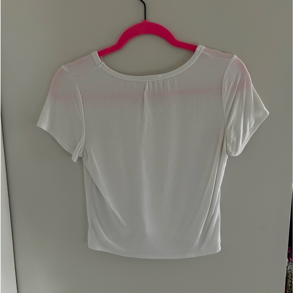 olivia rae white v neck cropped t-shirt - Picture 2 of 2